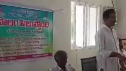 దర్శి: దోనకొండ మండలంలోని పలు గ్రామాల్లో పొలం పిలుస్తోంది కార్యక్రమం నిర్వహించి, రైతులకు పలు సూచనలు చేసిన ఏవో బాలకృష్ణ నాయక్