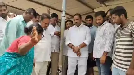 ఆత్మకూరు ఎం: పోసానికుంటలో విద్యుత్ షాక్‌తో మృతి చెందిన మదర్ డైరీ మాజీ డైరెక్టర్ సుధాకర్ రెడ్డి కుటుంబాన్ని పరామర్శించిన MLA బీర్ల