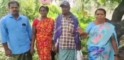 కళ్యాణదుర్గం: పట్టణంలో స్టాంపుల కుంభకోణానికి పాల్పడిన మీ సేవ బాబుపై పలువురు బాధితులు పోలీసులకు ఫిర్యాదు