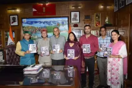 शिमला शहरी: राज्यपाल शिव प्रताप शुक्ल ने राजभवन में नशा उन्मूलन पर आधारित पुस्तक का किया विमोचन