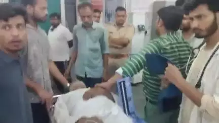यह वीडियो मात्र 10 सेकंड की है जिसमें यह व्यक्ति पड़ा हुआ है यह व्यक्ति बकरा मार्केट के पास सड़क पर पड़ा हुआ था व्यक्ति