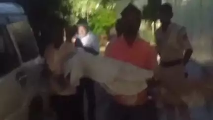 अररिया: मिर्जापुर में स्कूल गए छात्र की पोखर में डूबने से हुई मौत, शव को पोस्टमार्टम के लिए सदर अस्पताल लाया गया