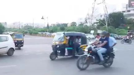 हवेली: रिक्षा चालकांना चौथ सिट बसवणं महागात, भोसरी मध्ये आरटीओ विभागाकडून कारवाई
