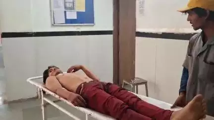 छतरपुर नगर: ग्राम मोराहा में युवक ने घर पर ब्लेड से काटा गला, जिला अस्पताल में भर्ती
