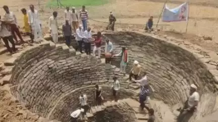 तेंदूखेड़ा: ग्राम तेंदूखेड़ा में जनपद सीईओ मनीष बागरी ने प्राचीन बावड़ी का नवीनीकरण कराया