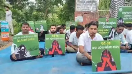 ଛେଣ୍ଡିପଦା: ବାପୁଜୀ ମହାବିଦ୍ୟାଳୟ ସମୁଖରେ ବିଜେଡି ଛାତ୍ର ସଂଗଠନ ପକ୍ଷରୁ ପ୍ରତିବାଦ l