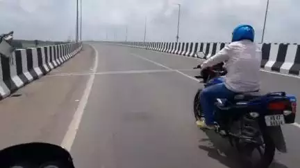 বোলপুর : বহু প্রতিক্ষার পর ভেদিয়া ফ্লাইওভারে বোলপুর-কলকাতা রুটে যাতায়াত শুরু!

#bolpur