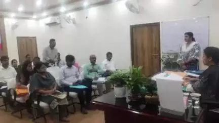 हाजीपुर: कावड़ यात्रा को लेकर वैशाली डीएम ने कार्यालय में की बैठक