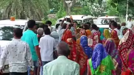 ହିନ୍ଦୋଳ: ହିନ୍ଦୋଳ ଉପଖଣ୍ଡର ସାତମଇଲି ଠାରୁ ଖଜୁରିଆକଟା ମଧ୍ୟରେ କେନ୍ଦ୍ରୀୟ ବିଦ୍ୟାଳୟ ସ୍ଥାପନ ନିମନ୍ତେ ବାହାଲୁଣ୍ଡାଠାରେ ଜିଲ୍ଲାପାଳଙ୍କୁ ଦାବିପତ୍ର
