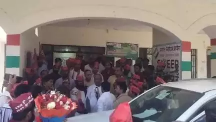 शिकारपुर तहसील में मीडिया से विचार रखते हुए निषाद पार्टी के राष्ट्रीय अध्यक्ष एवं कैबिनेट मंत्री संजय कुमार निषाद जी