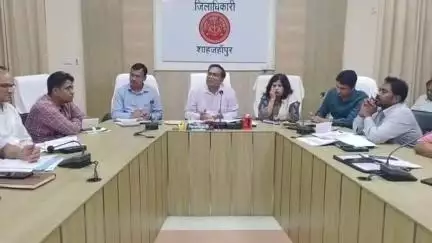शाहजहांपुर: जिलाधिकारी की अध्यक्षता में कलेक्ट्रेट सभागार में जिला स्तरीय सतर्कता समिति की त्रैमासिक बैठक आयोजित की गई