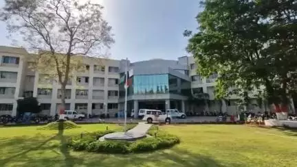 हज़ारीबाग: DLCC सह जिला स्तरीय समीक्षा समिति की बैठक संपन्न, उपायुक्त ने योजनाओं की प्रगति की समीक्षा की