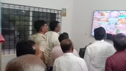 ಕಂಪ್ಲಿ: ನಗರದ ಪ್ರಮುಖ ಹಾಗೂ ಸೂಕ್ಷ್ಮ ಪ್ರದೇಶಗಳಲ್ಲಿ ಸಿಸಿ ಟಿವಿ ಕ್ಯಾಮೆರಾ ಕಣ್ಗಾವಲು