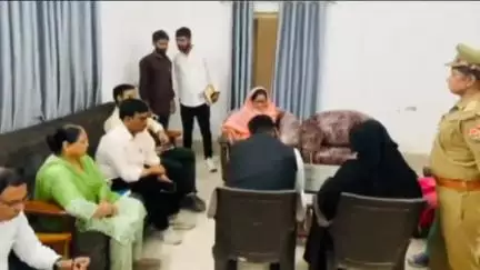 जौनपुर: महिला आयोग की सदस्य ने जिला महिला अस्पताल का किया निरीक्षण, गायब मिले हेल्पडेस्क के मैनेजर