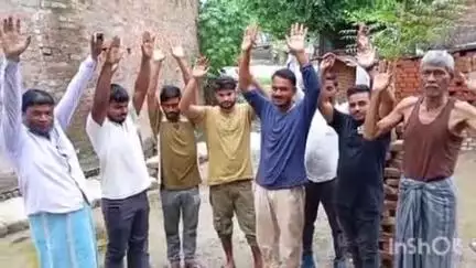 बुढ़नपुर: सरैया रत्नावे गांव के ग्रामीणों ने जलजमाव को लेकर किया विरोध प्रदर्शन, जिम्मेदार लोगों पर कार्रवाई नहीं करने का आरोप