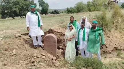 मड़िहान: मड़िहान विधानसभा के इमलिया चट्टी पर भवसी नदी के पुल का निरीक्षण किया भारतीय किसान यूनियन ने, लिया संकल्प