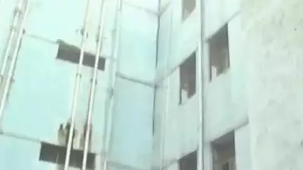 અમદાવાદ શહેર: LG હોસ્પિટલની જૂની ઇમારતને અસુરક્ષિત જાહેર કરાઈ, છત ધરાશાયી થયા બાદ 300-350 દર્દીઓને અન્યત જગ્યાએ ખસેડવામાં આવ્યા