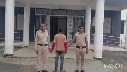 चितरंगी: चितरंगी पुलिस टीम ने अवैध मादक पदार्थ, 20 सीसी कोडीन युक्त कोरेक्स सिरप और मोटरसाइकिल को किया ज़ब्त