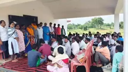 गोड्डा: 30 जून को भोगनाडीह में हुल दिवस मनाने के लिए टेसो चौक स्थित डाक बंगले में हुई झामुमो की बैठक