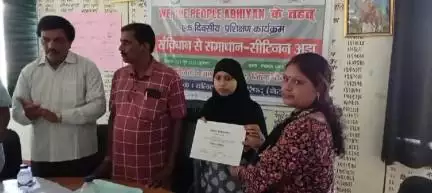 मारगोमुंडा: संविधान से समाधान सिटीजन अड्डा को ले स्वयं सेवी संस्था आश्रय ने पंदनिया  पंचायत भवन में दिया गया प्रशिक्षण।
