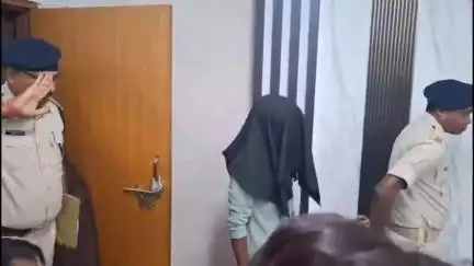 धनबाद/केंदुआडीह: अवैध हथियार रखने वालों पर पुलिस का शिकंजा, सुदामडीह लूट कांड का खुलासा, एसएसपी ने समाहरणालय में की प्रेस वार्ता