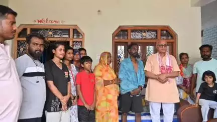 रामपुर नैकिन: सांसद के प्रयास से दीपक भारती घर लौटे, सीधी में सांसद ने उनके घर पर जाकर मुलाकात की