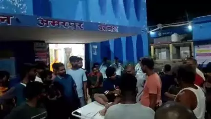अमरपुर: बादशाहगंज में तेज रफ्तार बाइक ने किशोर को मारी टक्कर, किशोर और बाइक चालक गंभीर रूप से घायल