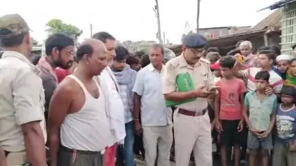 सिकटी: कुआड़ी थाना क्षेत्र के पोहसी लक्ष्मी स्थान के समीप तेज रफ्तार ट्रैक्टर की चपेट में आने से महिला की मौके पर मौत