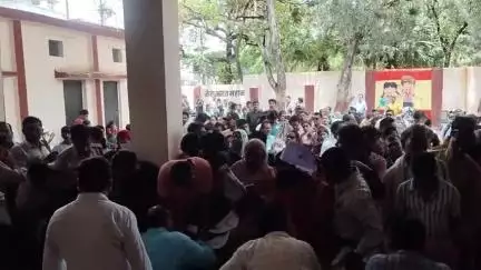 कटनी नगर: केंद्रीय विद्यालय झिंझरी में प्रवेश के लिए उमड़ी अभिभावकों की भीड़, 4 जुलाई तक भरे जाएंगे फॉर्म