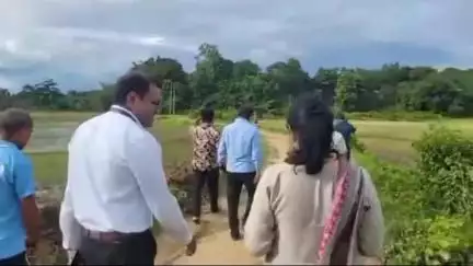 আমবাসা: আমবাসার বানপইবোল হালাম পাড়ায় নতুন রাস্তা-ড্রেন-কালভার্ট নির্মাণে এলাকা পরিদর্শন করলেন বিএসসি চেয়ারম্যান ও জেলাশাসক