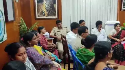 বাসন্তী: রাজ্য সরকার পাশে দাঁড়ালো বাসন্তীর হোগল নদীতে সলিল সমাধি হয়ে যাওয়া দুই যুবকের পরিবারের, দু লক্ষ টাকার চেক পেল পরিবার