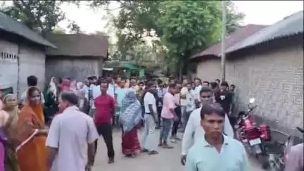 চোপড়া: টেপাগাঁও গ্রামে জমি সংক্রান্ত  সংঘর্ষে আব্দুল জব্বার (৪০) নামে আরও একজনের মৃত্যু হয়েছে বুধবার