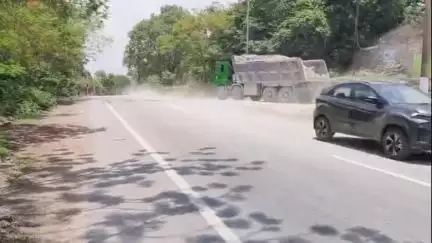 रोहतास: रोहतास NH-119 पर गिरे रॉ मैटेरियल से बढ़ रहा हादसों का खतरा, लोगों में आक्रोश।
 #jansamasya