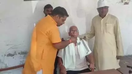 सैदपुर: संविधान हत्या दिवस मनाते हुए भाजपा नेताओं ने सौना में लोकतंत्र सेनानी और प्रथम जिलाध्यक्ष को किया सम्मानित, कही ये बात