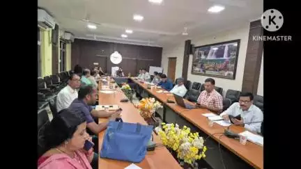 ନୂଆପଡା: ଜିଲ୍ଲାପାଳ ଙ୍କ ସମ୍ମିଳନୀ କକ୍ଷରେ ଆଧାର ତଦାରଖ କମିଟି ବୈଠକ ଆଧାର କାର୍ଡ ପ୍ରସ୍ତୁତିରେ ଜିଲ୍ଲା ରାଜ୍ୟରେ ପ୍ରଥମ