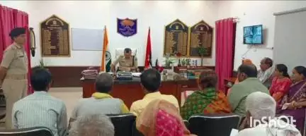 बेगूसराय: कार्यालय कक्ष में एसपी ने लगाया जनता दरबार, 30 फरियादियों की सुनी फरियाद