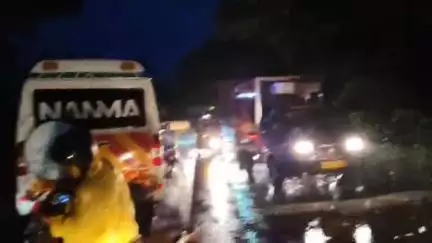 മണ്ണാർക്കാട്: റോഡ് നിറയെ കുഴികൾ, മണലുംപുറത്ത് ഇരുചക്ര വാഹനം കുഴിയിൽ വീണ് മറിഞ്ഞ് ഒരാൾക്ക് പരിക്ക്