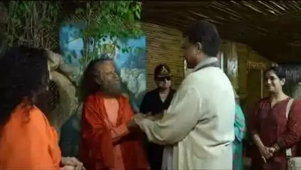 ऋषिकेश: फिल्म अभिनेता अनिल कपूर और विख्यात फिल्म निर्माता निर्देशक बोनी कपूर ने रात्रि विश्राम पर किया हवन यज्ञ