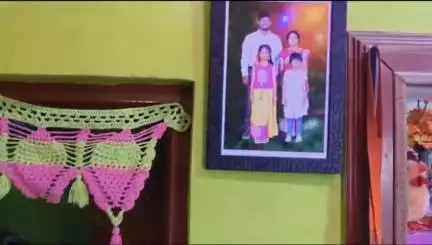 కుప్పం: పట్టణంలో ఓ ఇంట్లో దొంగలు చొరబడి బంగారం, వెండి, నగదు చోరీ, వేలిముద్రలు సేకరించిన క్లూస్ టీం