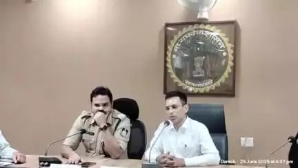 दमोह: कलेक्ट्रेट कार्यालय में पत्रकारों के साथ नागरिकों की समस्याओं पर संवाद, पत्रकारों ने शहर विकास के सुझाव दिए
