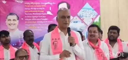 రాయికోడ్: రానున్న స్థానిక సంస్థల ఎన్నికల్లో కాంగ్రెస్ పార్టీకి తగిన బుద్ధి చెప్పాలి: మండల కేంద్రంలో మాజీ మంత్రి హరీష్ రావు