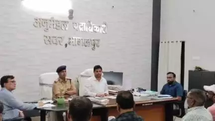जगदीशपुर: आगामी चुनाव को लेकर भागलपुर सदर अनुमंडल कार्यालय में अधिकारियों की बैठक