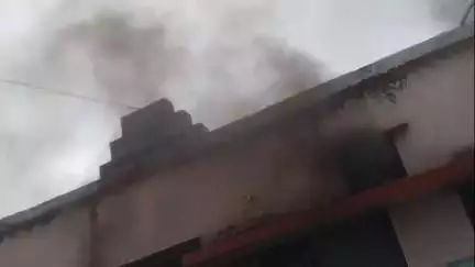 सुसनेर: सालियाखेड़ी पंचायत भवन में शॉर्ट सर्किट से आग, इलेक्ट्रॉनिक उपकरण व दस्तावेज खाक