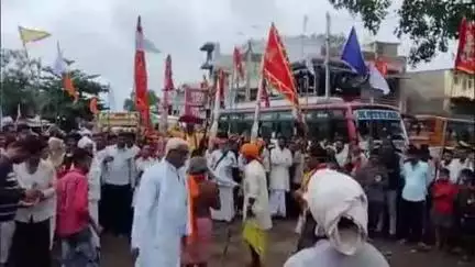 सोहागपुर: ग्राम पथरई में मां भद्रकाली की प्राणप्रतिष्ठा, शतचंडी महायज्ञ एवं श्रीमद्भागवत कथा हेतु निकाली गई कलशयात्रा