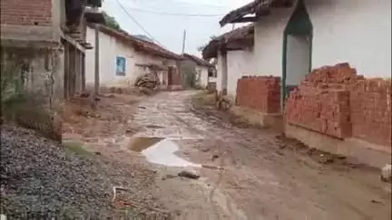 बरघाट: बरघाट के मंडी ग्राम में सड़क खराब होने से ग्रामीण परेशान, आवागमन में हो रही दिक्कत