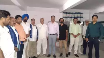 शाहजहांपुर: जिलाधिकारी धर्मेंद्र प्रताप सिंह ने डीएम कंपाउंड स्थित वेयरहाउस का त्रैमासिक अंतरिम निरीक्षण किया