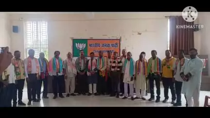 खूंटी: भाजपा जिला कार्यालय में आपातकाल के 50 वर्ष पूरे होने पर काला दिवस मनाया गया