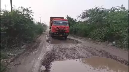 दतिया: जिले का सरसई रोड बदहाल होने से आमजन परेशान, जिम्मेदार नहीं दे रहे ध्यान, निकलते है 01 हजार से ज्यादा वाहन #Jansamasya