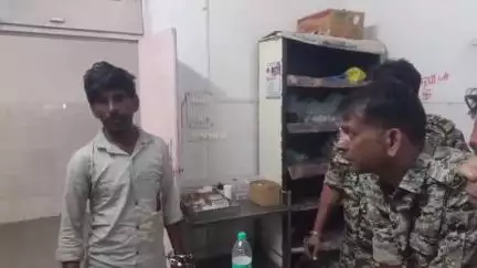 भांडेर: मारपीट मामले में फरार आरोपी को सरसई पुलिस ने ग्राम प्यावल कस प्रतीक्षालय के पास से किया गिरफ्तार