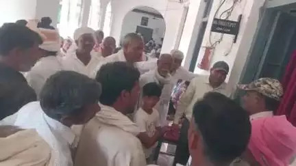 भांडेर: कृषि उपज मंडी में किसान और व्यापारियों के बीच विवाद के बाद डाक बंद, एसडीएम के आदेश पर शुरू